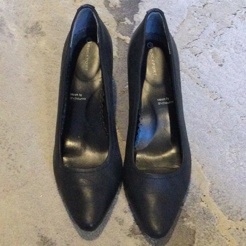 7.5 Rockport black comfort heels